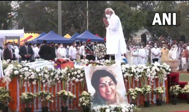 पंचतत्व में विलीन हुईं सुर कोकिला लता मंगेशकर, देश ने नम आंखों से दी विदाई