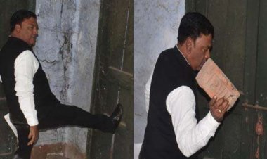 हेल्थ मिनिस्टर बन्ना गुप्ता पहुंचे धनबाद, कांग्रेसियों ने  हाई कोर्ट के आदेश पर सील कांग्रेस ऑफिस का ताला तोड़ा