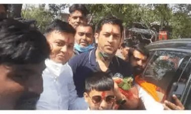 झारखंड:  महेंद्र सिंह धौनी ने दिउड़ी मंदिर में विधि-विधान से की पूजा, खुद कार ड्राइव कर पहुंचे