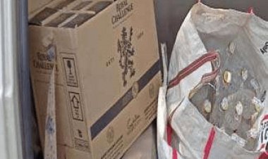 धनबाद: म्यूनिशिपल कॉरपोरेशन द्वारा हटाया गया अतिक्रमण, जब्त की गयी 35 बोतल शराब