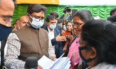 साहिबगंज: सरकार विकास को गति देने के लिए प्रतिबद्ध ,CM ने अपने विधानसभा क्षेत्र की जनता से किया संवाद