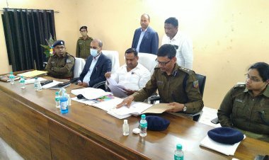 हेल्थ मिनिस्टर बन्ना गुप्ता ने DC-SSP के साथ की बैठक, कहा-एक पखवाड़े में  धनबाद  पुलिस का स्वरूप बदल जायेगा