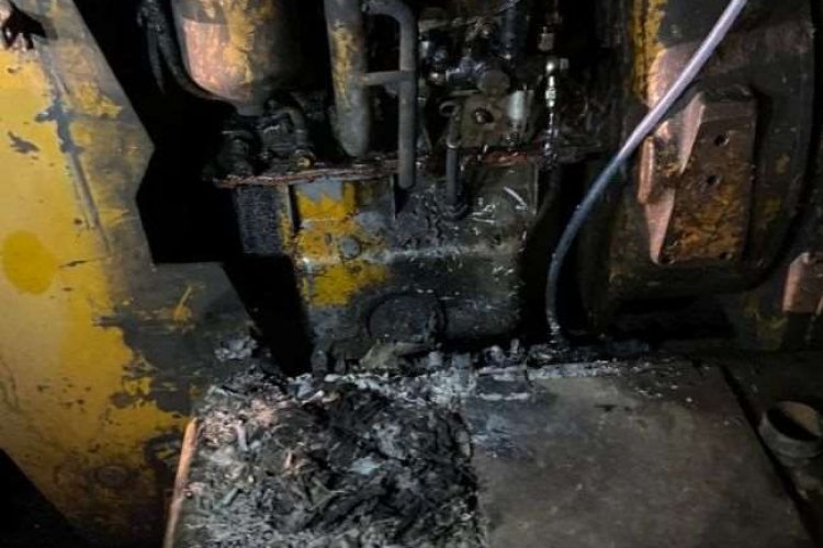 गढ़वा: रमकंडा में रोड निर्माण में लगे रोलर को जलाया, दहशत