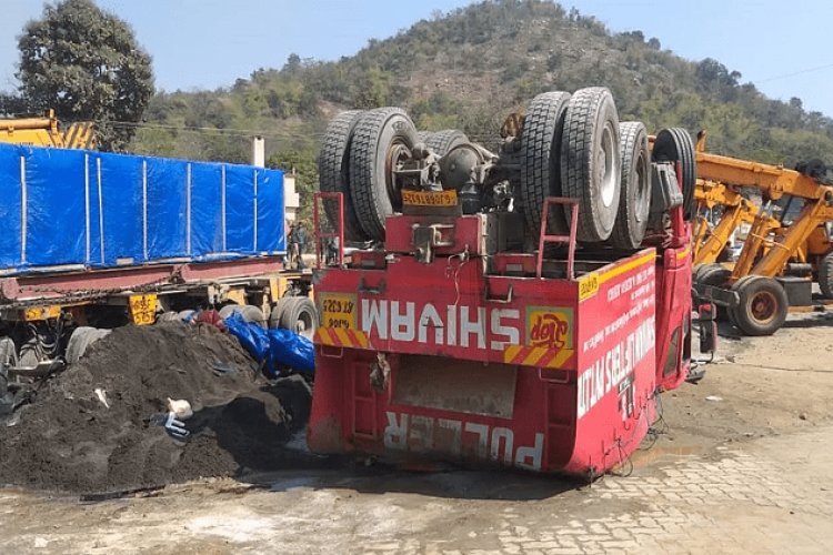  रामगढ़: रोड एक्सीडेंट में चार की मौत, एक गंभीर रूप से घायल