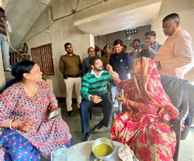 बिहार: पासवान फैमली में एकता की कोशिश, प्रिंस राज पहुंचे गांव, चिराग की बड़ी मां से की मुलाकात
