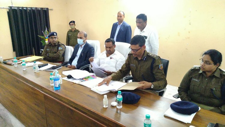 हेल्थ मिनिस्टर बन्ना गुप्ता ने DC-SSP के साथ की बैठक, कहा-एक पखवाड़े में धनबाद पुलिस का स्वरूप बदल जायेगा