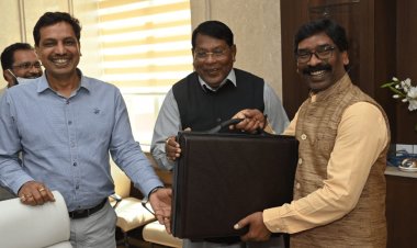 झारखंड: वित्त मंत्री रामेश्वर उरांव ने एक लाख एक हजार 101 करोड़ का बजट किया पेश