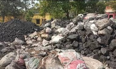 धनबाद: पारबाद में गणेश यादव के कोयला भट्ठा में रेड, पुलिस ने एक हजार टन इलिगल कोल किया जब्त