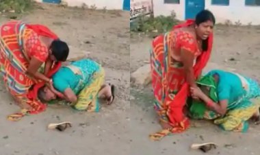 मध्य प्रदेश: रीवा में एक महिला ने दूसरी को जमीन पर गिराकर पीटा, वीडियो बनाते रहे लोग, बचाने कोई नहीं आया