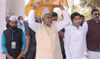 बिहार: मनेर शरीफ में सीएम नीतीश कुमार ने की चादरपोशी