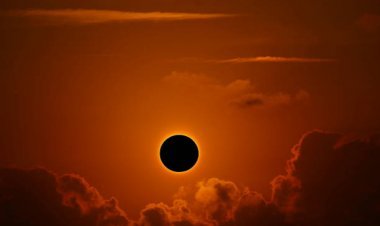 वर्ष 2022 का पहला सूर्य ग्रहण  रात 12 बजकर 15 मिनट से सुबह चार बजकर आठ मिनट तक रहा प्रभावी