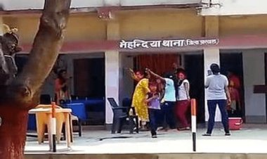 बिहार: अरवल के मेहंदिया पुलिस स्टेशन में होली का जश्न, लहंगवा लस लस करता...पर महिला कांस्टेबलों ने लगाये ठुमके