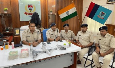 चतरा: प्रतिबंधित उग्रवादी संगठन TSPC का कुख्यात सरगना अरेस्ट, भारी मात्रा में आर्म्स जब्त, मिनी गन फैक्ट्री ध्वस्त