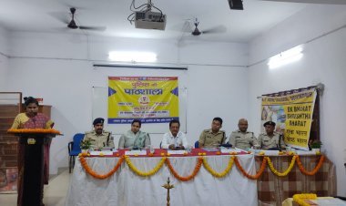 धनबाद:’पुलिस की पाठशाला’ निरंतर जारी, आरएस मोर कॉलेज में विधिक जागरुकता शिविर का आयोजन 