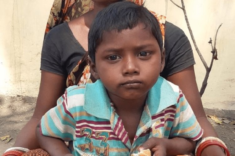 धनबाद: सुदामडीह में  शराबी पिता ने जिंदा पुत्र को बालू में दफनाया, मां ने बचाया