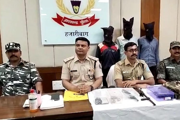 हजारीबाग में पुलिस ने हार्डकोर तीन उग्रवादियों को दबोचा, कई आर्म्स बरामद