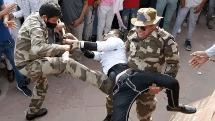 उत्तर प्रदेश: ताजमहल कैंपस में पाकिस्तान जिंदाबाद का नारा, सिक्युरिटी गार्ड ने आरोपी को पीटा