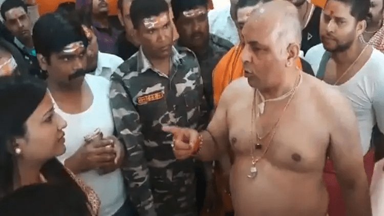 देवघर: बाबा मंदिर के मैनेजर रमेश परिहस्त हटाये गये, MLA अंबा प्रसाद से दुर्व्यवहार मामले में हुई कार्रवाई