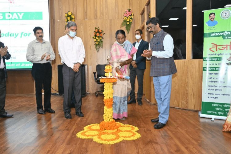 स्वरोजगार के जरिये महिलाएं बन रहीं आत्मनिर्भर, महिलाओं के माध्यम से राज्य की तस्वीर बदलेंगे : सीएम