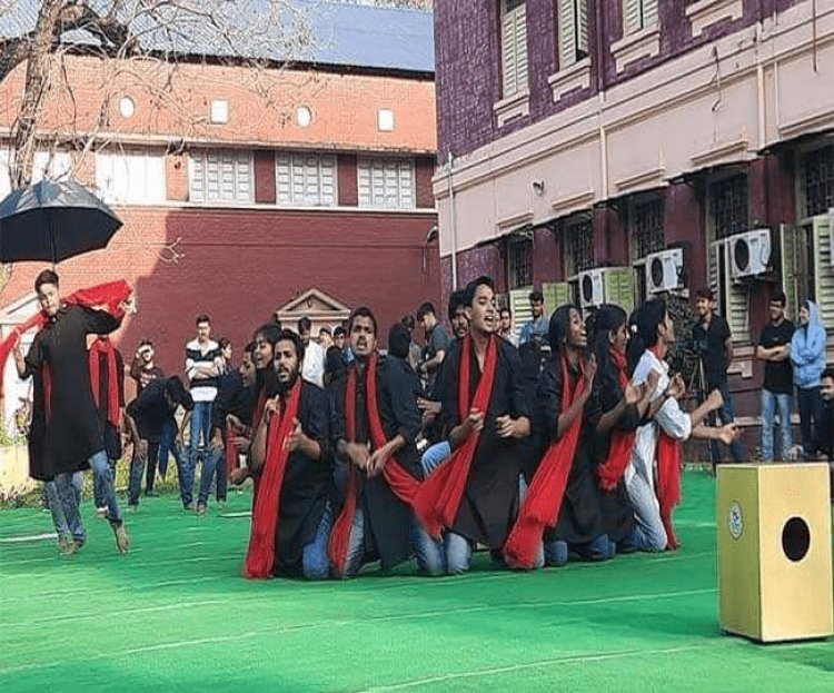 धनबाद: IIT ISM के स्टूडेंट ने किया नुक्कड़ नाटक का मंचन