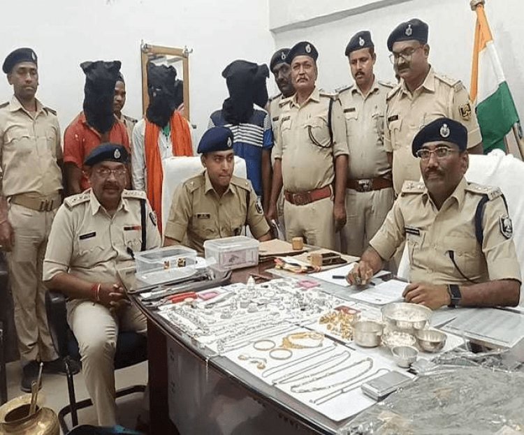 बिहार: दरभंगा में इंटर डिस्ट्रिक चोर गैंग का पुलिस ने किया खुालासा, पांच अरेस्ट, 20 लाख का सामान बरामद