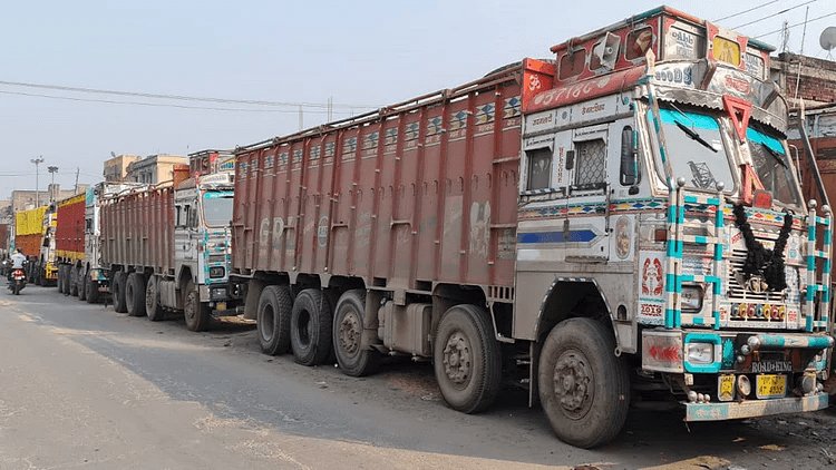 धनबाद: राजगंज में आठ ट्रक कोयला जब्त, छह अरेस्ट, गये जेल
