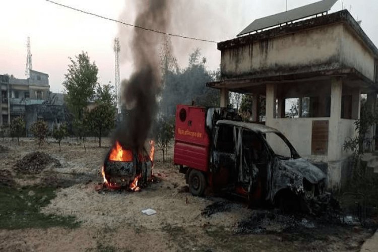 बेतिया में पुलिस कस्टडी में युवक की मौत, ग्रामीणों ने पुलिस स्टेशन में लगाई आग, हवलदार की गयी जान