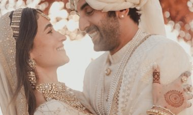 मुंबई:  एक-दूजे के हुए रणबीर कपूर और आलिया भट्ट, फैमिली व फ्रेंड्स की उपस्थिति में हुई शादी   