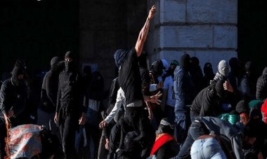 यरुशलम में अल अक्सा मस्जिद के बाहर इजरायली पुलिस व फलस्तीनियों में झड़प, 60 जख्मी