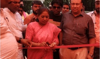 बिहार: हाजीपुर में कांग्रेस MLA को नहीं मिली कैंची, प्रतिमा कुमारी ने पर्स से ब्लेड निकाल काटा फीता