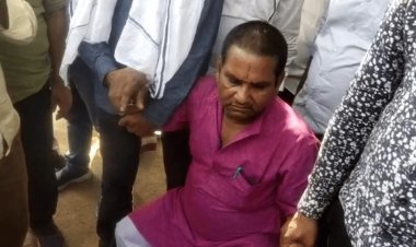 धनबाद : ACB ने बाघमारा के राजस्व कर्मचारी नौ हजार रुपये घूस लेते किया अरेस्ट