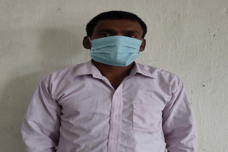 खूंटी : भाकपा माओवादी के नक्सली ने पुलिस स्टेशन किया में सरेंडर