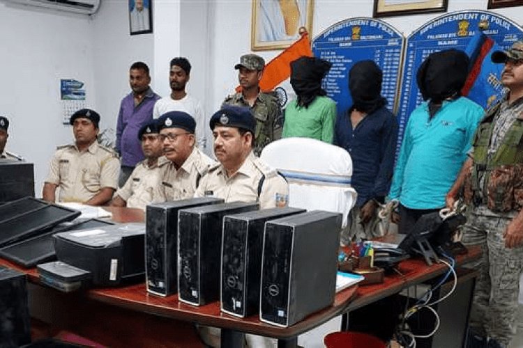  पलामू: इंटर कालेज से चोरी गयी सभी कंप्यूटर व अन्य सामान रांची से बरामद, तीन अरेस्ट