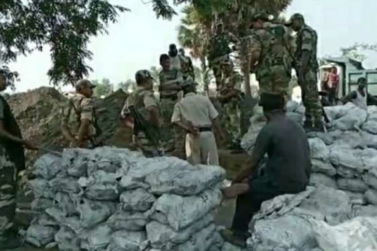 धनबाद: निरसा में 10 हजार बोरी कोयला जब्त,कोयला लदा डंपर भी पकड़ाया