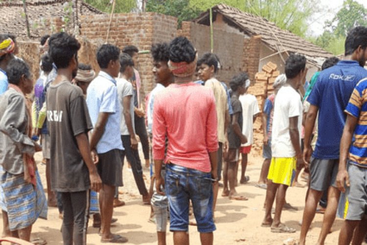 दुमका: ग्रामीणों न प्रेमी युगल को पकड़ बंधक बनाया, 40 हजार जुर्माना वसूले