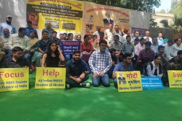 यूक्रेन से लौटे मेडिकल स्टूडेंट्स का भविष्य सुरक्षित करे सरकार