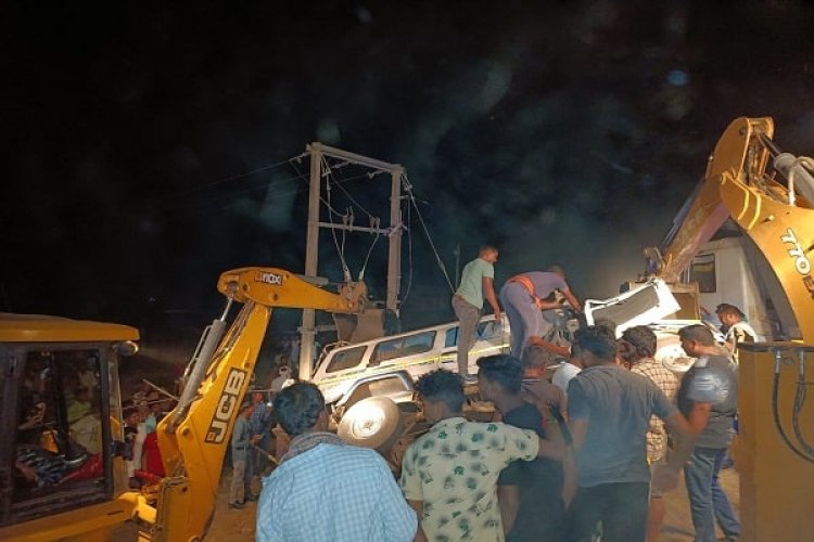  खूंटी: तोरपा-कर्रा मेन रोड पर बाराती गाड़ी और हाइवा में टक्कर, तीन की मौत, 10 घायल