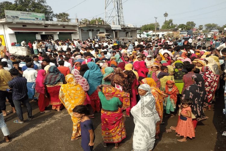 साहिबगंज में मां सहित दो बेटों की मर्डर, आक्रोशित ग्रामीणों ने किया NH-80 जाम