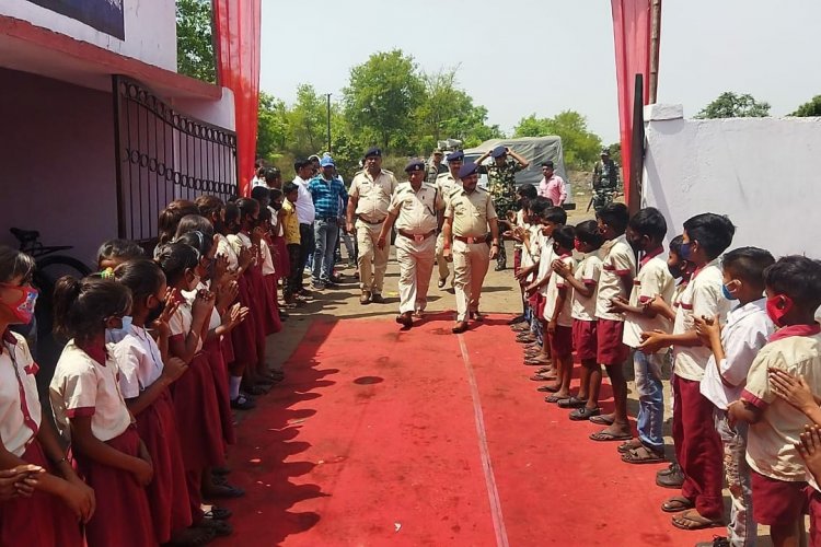 धनबाद: चासनाला न्यू मोती नगर में पुलिस की पाठशाला का आयोजन