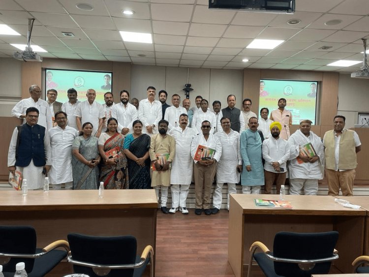 झारखंड कांग्रेस की मजबूती लेकर दिल्ली में मंथन, सीनियर नेताओं को मिला टास्क