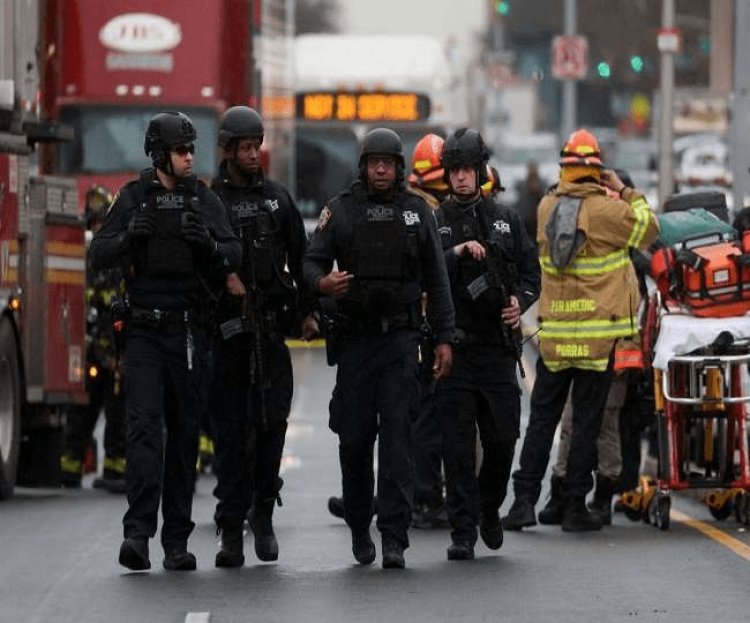 न्यूयार्क के ब्रुकलिन मेट्रो स्टेशन पर फायरिंग,  16 लोग घायल, पांच की हालत गंभीर
