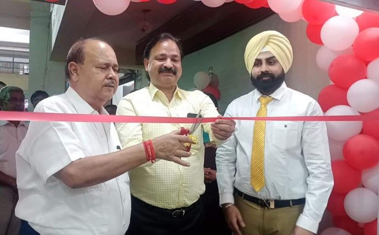धनबाद: गोविंदपुर में करण डेंटल क्लिनिक का उद्घाटन, डॉ.विवेक व शंभूनाथ ने संयुक्त रुप से काटा फीता