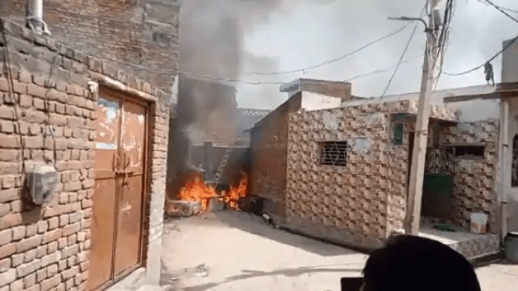 उत्तर प्रदेश: आगरा में जिम संचालक मुस्लिम लड़के संग भागी लड़की लौटी, बवाल, आरोपियों के घर लगाई आग