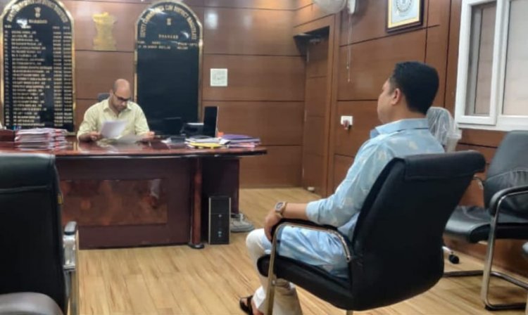 धनबाद: डीसी से मिले एचएमएस के प्रदेश उपाध्यक्ष रणविजय सिंह, सौंपा मांग पत्र