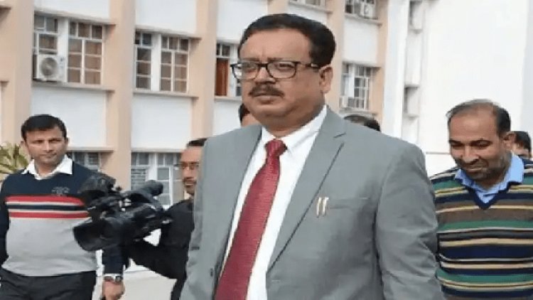 जम्मू-कश्मीर के I AS नवीन चौधरी के दरभंगा समेत 14 ठिकानों पर CBI रेड, स्टेट में जमीन खरीदनेवाले पहले अफसर