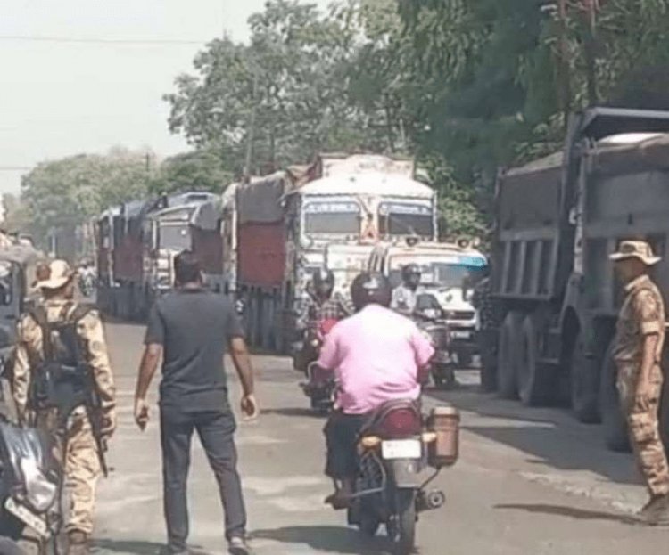 धनबाद: भौंरा में ग्रामीणों ने अवैध कोयला लदे पांच ट्रकों को पकड़कर पुलिस को सौंपा
