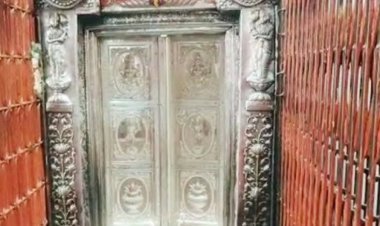 मन्नत पूरी होने पर रांची के भक्त ने मां विंध्यवासिनी मंदिर विंध्याचल में लगवाया 101 किलो का चांदी का दरवाजा