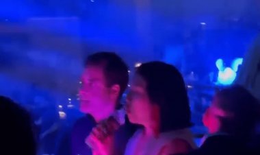 नेपाल के पब में दिखे राहुल गांधी, BJP ने ट्वीट  किया वीडियो , कांग्रेस ने शेयर की जावड़ेकर की शैम्पेन उड़ाती फोटो