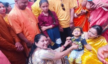 उत्तराखंड के पैतृक गांव में भतीजे के मुंडन में शामिल हुए उत्तर प्रदेश CM योगी आदित्यनाथ, निभाई पारिवारिक रस्म