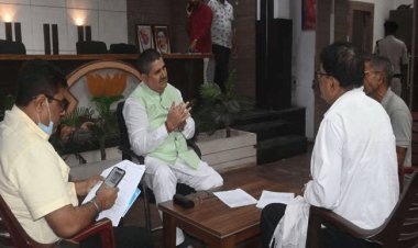 बिहार: मिनिस्टर रामसूरत राय की सलाह से फरियादी नाराज,कहा- ठीक है, तब वोट भी कोर्ट से ही ले लीजियेगा